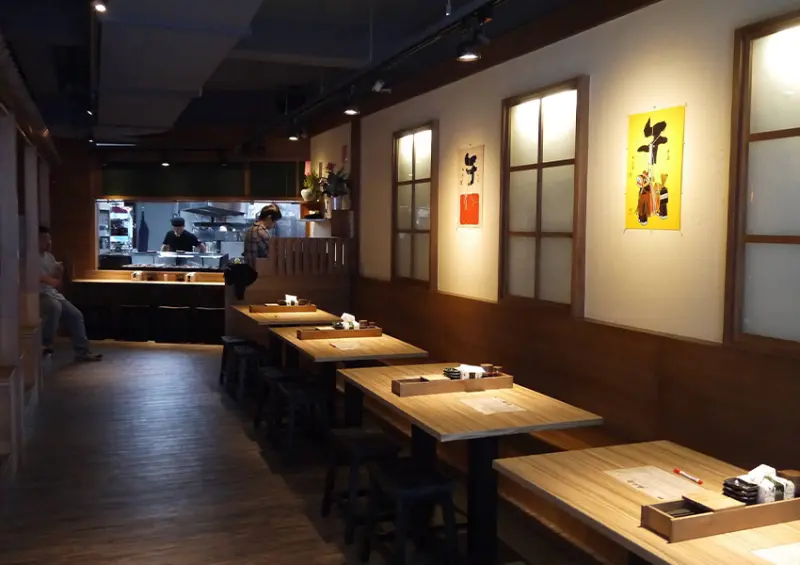 ▲中山站必吃美食「魚兵衛太春和食處」店內空間不大，裝潢簡約溫馨，充滿日式風格 / 魚兵衛太春和食處提供、WalkerLand窩客島整理