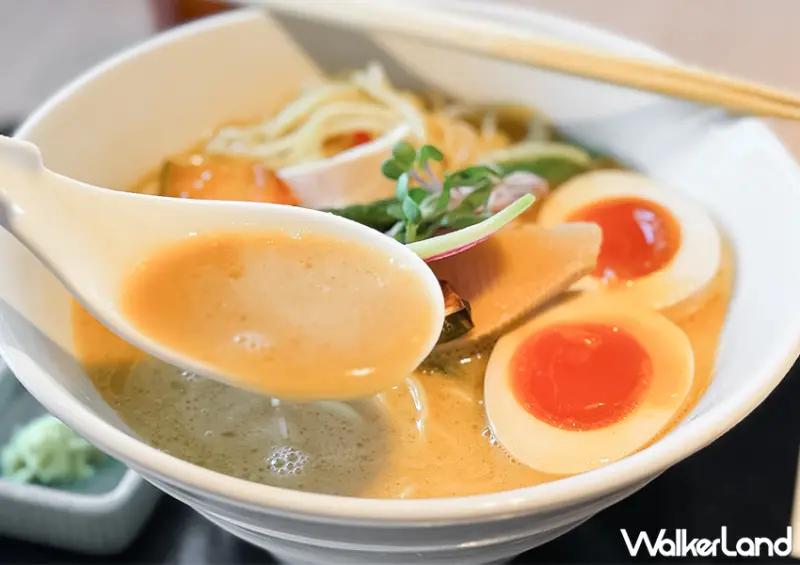 ▲成田機場美食推薦「銀座 篝」推薦菜單：雞白湯 Special Soba ¥2,200 / WalkerLand窩客島 蕭芷琳 拍攝