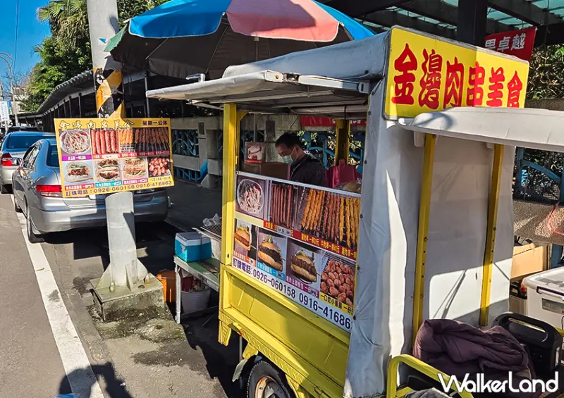 ▲新北萬里除了有絕美海景和人氣甜點店，還有這間「金邊肉串餐車」可是當地老饕才知道的美食 / WalkerLand窩客島 蕭芷琳 拍攝
