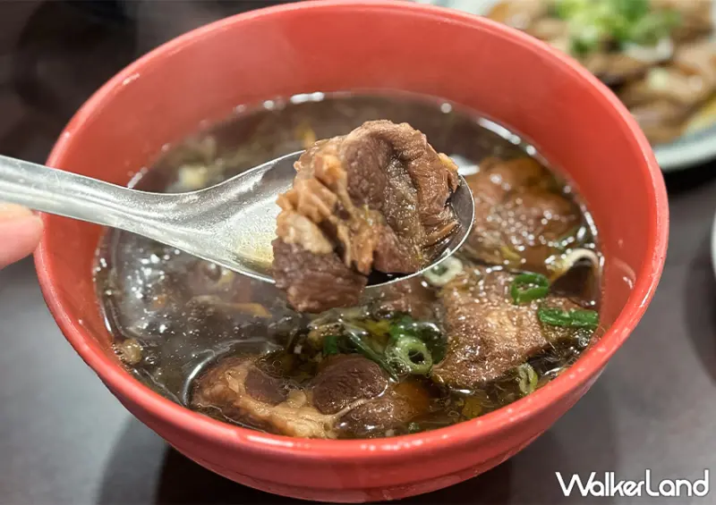 ▲瑞芳車站美食「福哥牛肉麵」推薦菜單：牛肉麵(小碗) $120 / WalkerLand窩客島 蕭芷琳 拍攝