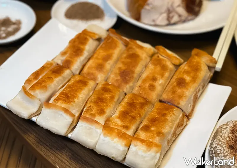 ▲台北酸菜白肉鍋推薦「都一處」推薦菜單：褡褳火燒(2條) $150 / WalkerLand窩客島 蕭芷琳 拍攝