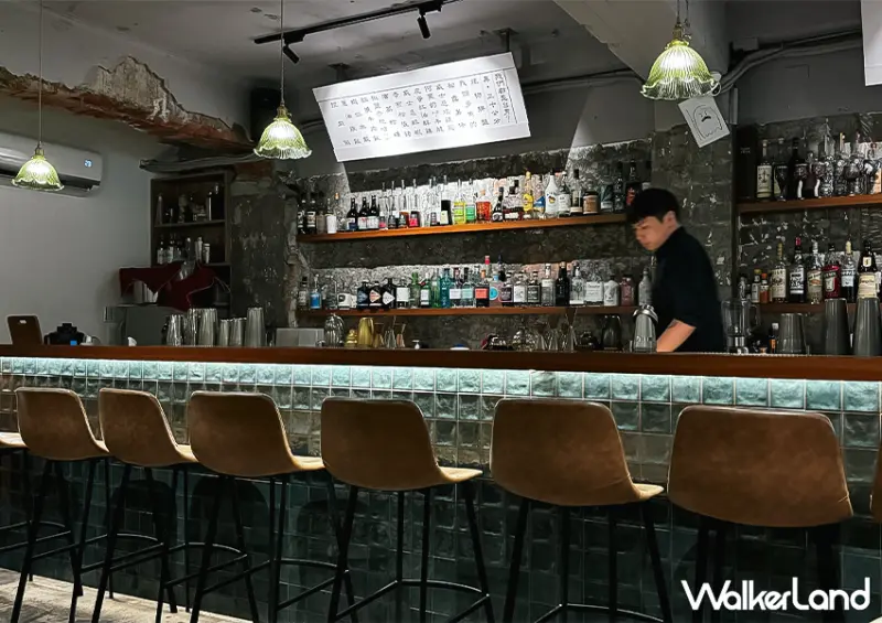 ▲西門町酒吧「冰茶專賣店」酒類菜單取自「長島冰茶」混搭基酒的概念做設計 / WalkerLand窩客島 蕭芷琳 拍攝