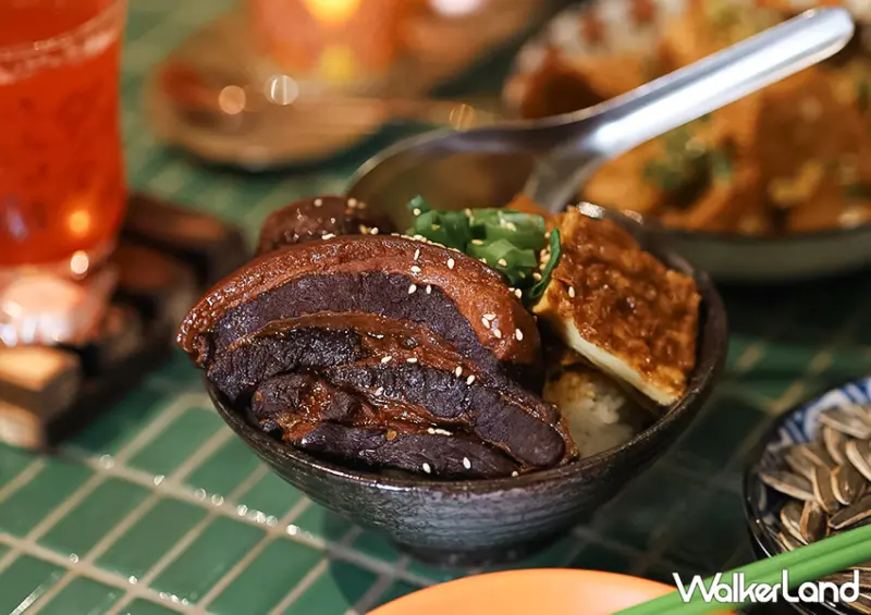 ▲西門町酒吧「冰茶專賣店」推薦菜單：控肉飯 $320 / WalkerLand窩客島 蕭芷琳 拍攝