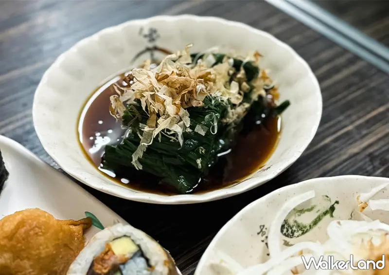 ▲台南宵夜餐廳「山根壽司」推薦菜單：涼拌洋蔥 $45、涼拌韭菜 $45 / WalkerLand窩客島 蕭芷琳 拍攝​​​​​​​