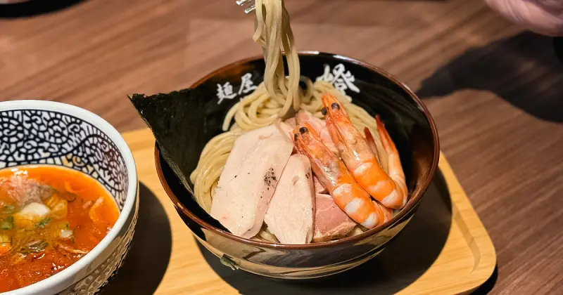 麵屋一燈插旗高雄！拉麵買一送一、免費送肉，新開幕優惠別錯過。