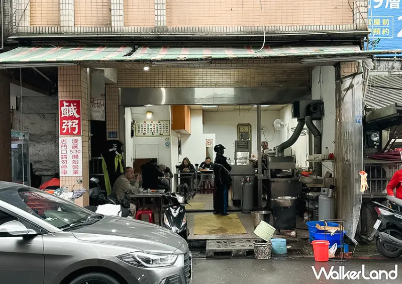 ▲不靠觀光客，只做在地人的回憶味！基隆美食推薦「天天來鹹粥」就藏在基隆崁仔頂魚市場旁 / WalkerLand窩客島 蕭芷琳 拍攝