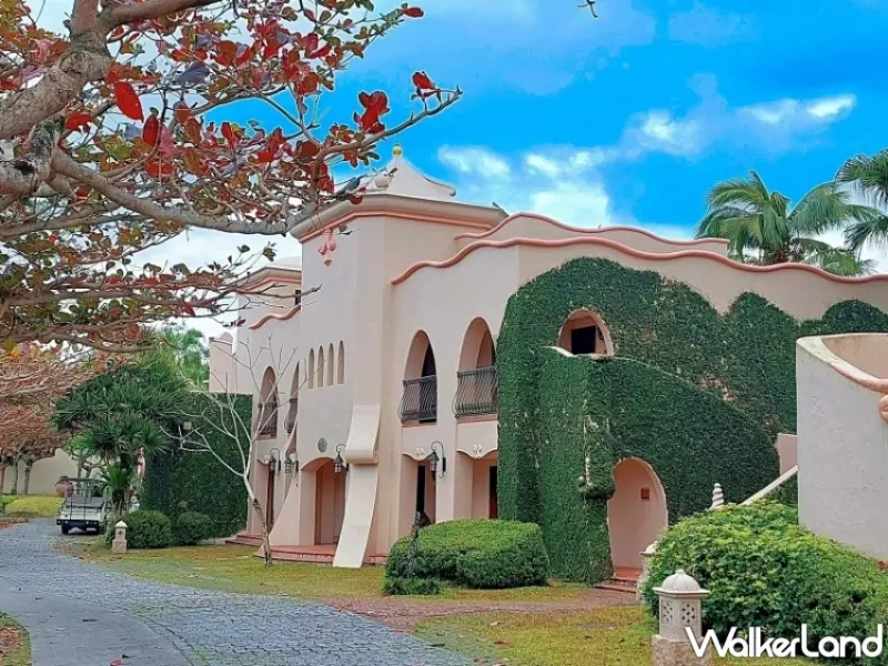 建築設計採高第式曲線建築，獨特的西班牙式環河景觀別墅，充滿異國風情