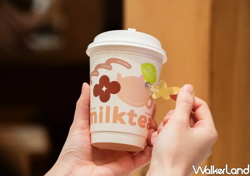 ▲永心鳳茶奶茶專門所的外帶杯身設計，搭配三款限量語錄貼紙，像是「不想上班」、「今日請自動」、「加薪前不想回訊」等句子 / 永心鳳茶奶茶專門所 提供、WalkerLand窩客島整理