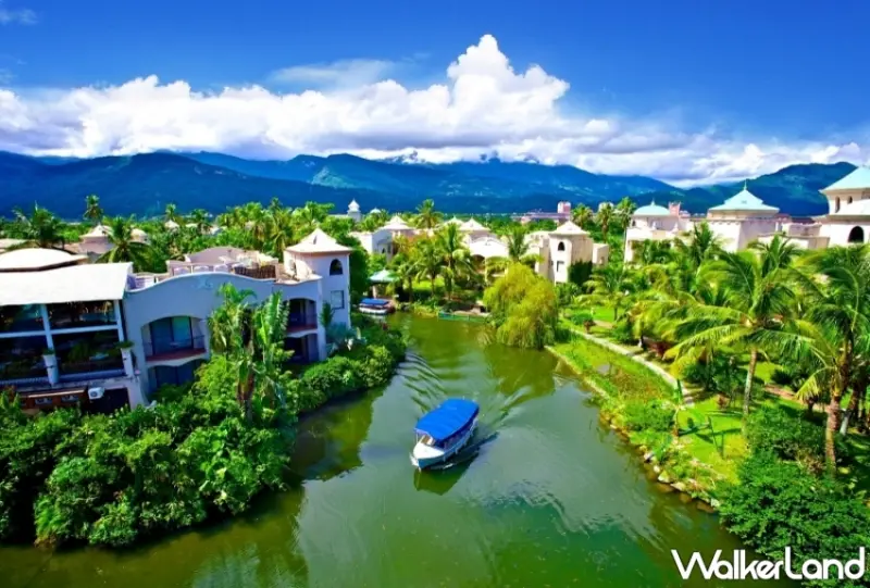 悠閒地搭乘環保遊艇，漫遊於詩意十足的2.2公里的應許運河，展開最愜意的美好假期