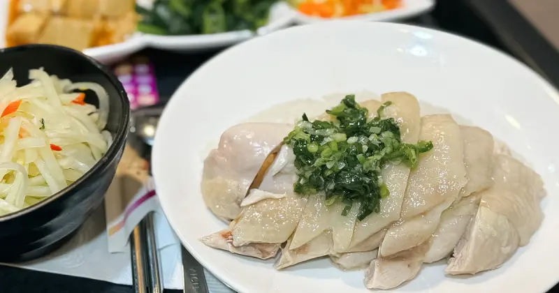 基隆平價泰式料理 安一海南雞飯 百元開吃！泰式奶茶超推。