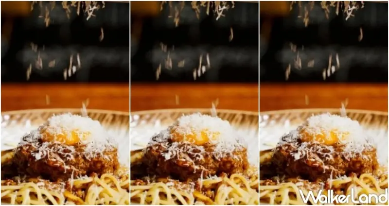 ▲薄多義新品挽肉と麵，漢堡排義大利麵以帕馬森起司搭配漢堡肉排 / 薄多義提供、WalkerLand窩客島整理