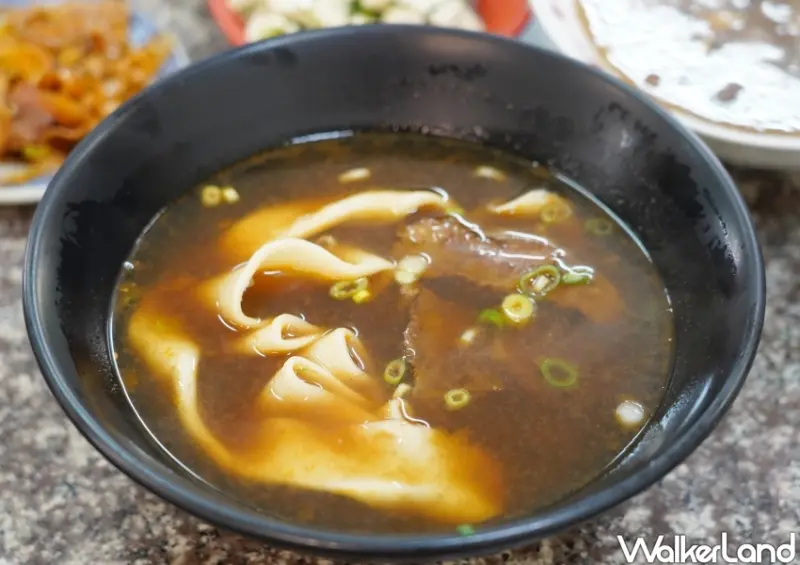 最夯高雄左營眷村美食！1.5公尺皮帶麵必吃 西安麵館，