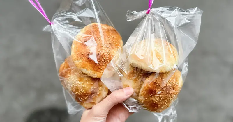 彰化車站美食推薦！燒餅老店 北平香酥燒餅，口感超酥、只要25元。