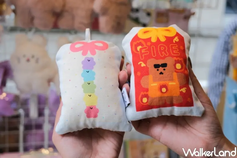 ▲信義區週末市集Pinkoi品品節，韓國mangdollable shop御守造型吊飾 / WalkerLand窩客島 張人尹 拍攝​​​​​​​