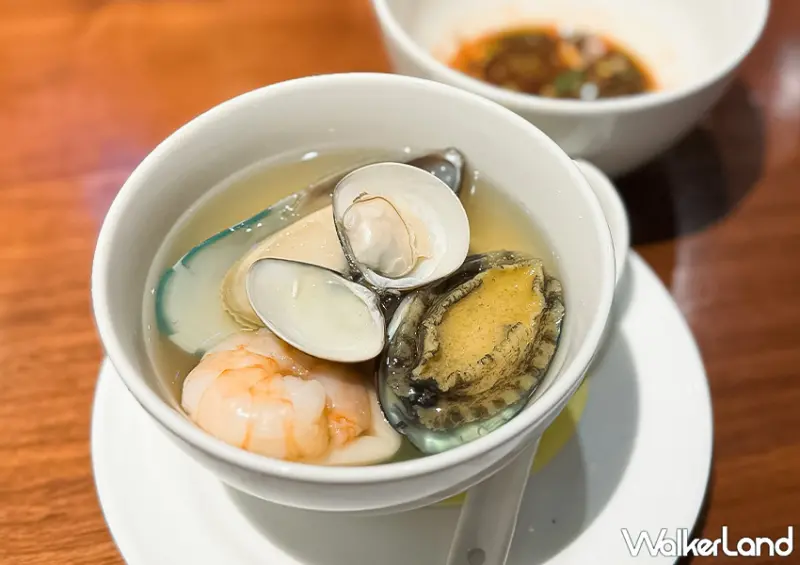 ▲台北君悅酒店 buffet「凱菲屋」韓式料理吃到飽推薦：韓式海鮮湯麵 / WalkerLand窩客島 蕭芷琳 拍攝