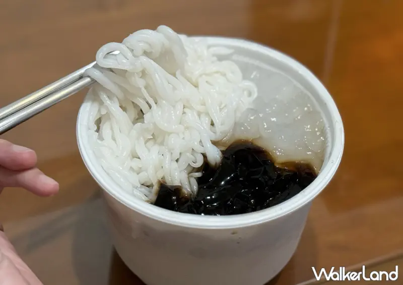 大稻埕美食推薦！台北必吃米苔目冰 呷二嘴 開賣了，粉粿、米苔目配黑糖冰超讚。