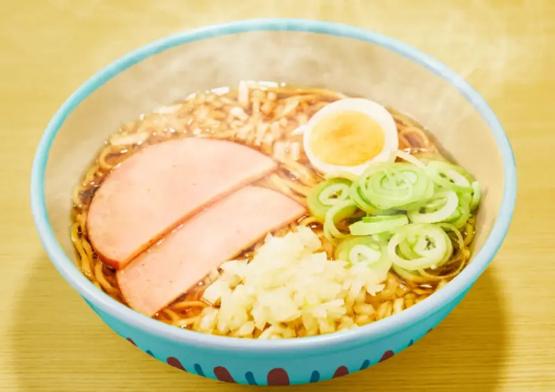 ▲日本景點「吉卜力立體造型物展」期間還有熱門「火腿拉麵」特典的票種 / ジブリの立体造型物展提供、WalkerLand窩客島整理