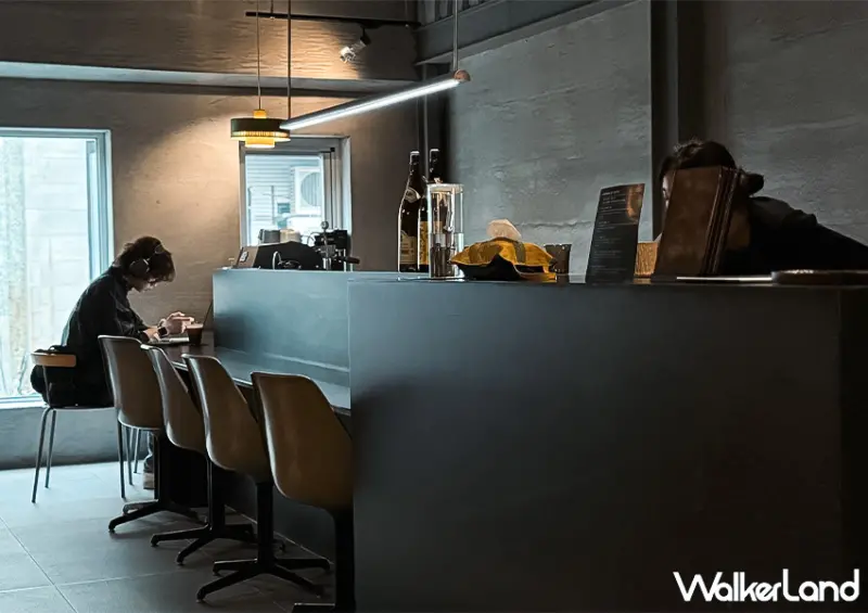 ▲高雄深夜咖啡廳！鹽埕美食推薦「koou coffee」不管是喜歡咖啡，還是想喝調酒的朋友，可都別錯過 / WalkerLand窩客島 蕭芷琳 拍攝