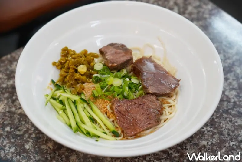 最夯高雄左營眷村美食！1.5公尺皮帶麵必吃 西安麵館，