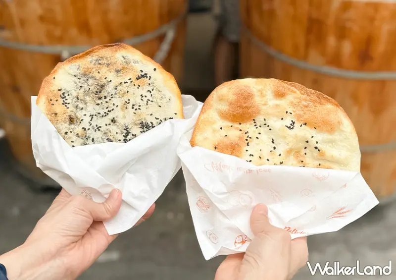 ▲宜蘭礁溪美食推薦「丁掌櫃衢州烤餅」推薦菜單：梅乾菜烤餅 $55、榨菜鮮肉餅 $30、白砂糖烤餅 $45、原味烤餅 $30 / WalkerLand窩客島 蕭芷琳 拍攝