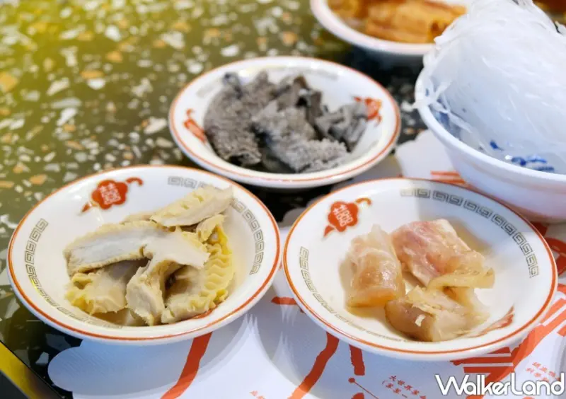 ▲詹記個人鴛鴦鍋提供單人份量經典火鍋料 / WalkerLand窩客島 鄭雅之 拍攝