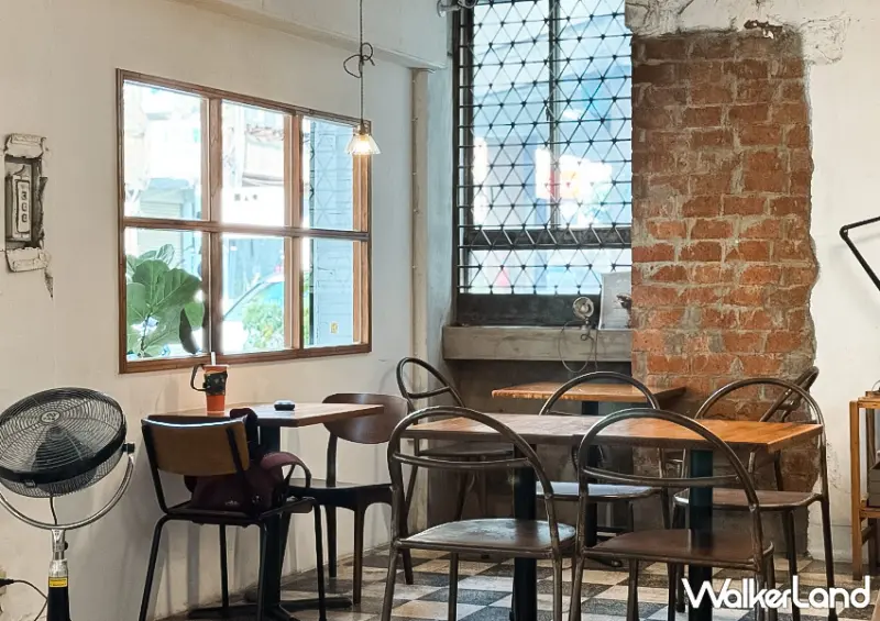 ▲台北車站美食推薦「嶼木」復古磨石子地板與紅磚牆營造出懷舊氛圍 / WalkerLand窩客島 蕭芷琳 拍攝
