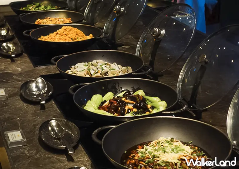 ▲台北君悅酒店 buffet「凱菲屋」本次活動仍維持原有中、西、印、日等料理專區與現作甜點 / WalkerLand窩客島 蕭芷琳 拍攝