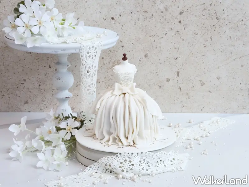 ▲日月千禧酒店則以「愛的起點」作為母親節獻禮的主題，將婚紗象徵融入蛋糕設計 / 日月千禧酒店提供、WalkerLand窩客島整理