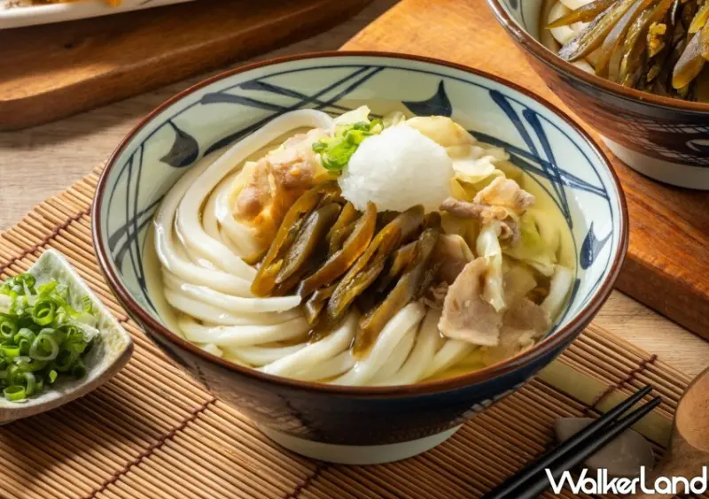 ▲將台灣在地的剝皮辣椒結合日本傳統料理手法，有冷麵、熱湯麵選擇 / 丸亀製麵 提供、WalkerLand窩客島整理