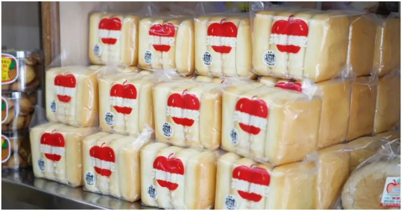 台中伴手禮推薦！蘋果麵包創始店 劉麵包廠，共5種口味、蘋果麵包真的有蘋果了。