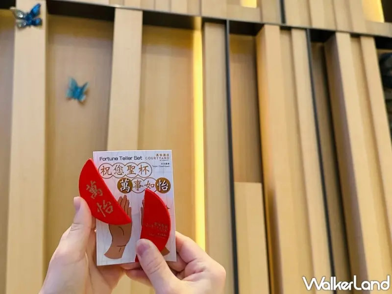 ▲每房即贈兩入台灣造型鳳梨酥與萬怡品牌專屬擲筊組 / 台北國泰萬怡酒店提供、WalkerLand窩客島整理