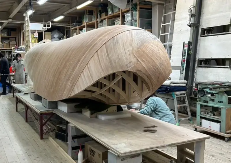 ▲日本景點「吉卜力立體造型物展」重現電影「紅豬」中登場的飛行艇「薩沃亞 S-21」 / ジブリの立体造型物展提供、WalkerLand窩客島整理