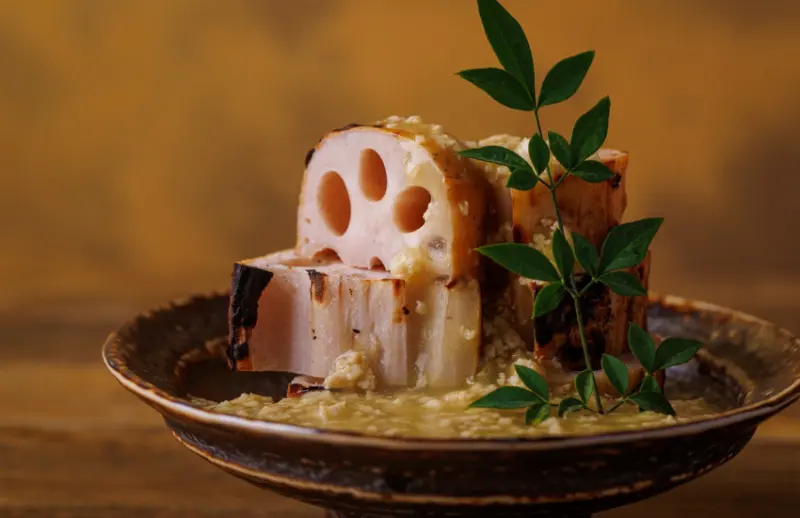 京都傳說中排隊3小時的炭燒親子丼復活了！丹波雞親子丼一吃就愛上。