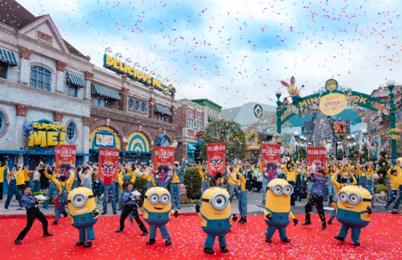 日本環球影城小小兵樂園2025夏季大擴建，史上首座移動式射擊遊戲讓粉絲過癮玩。