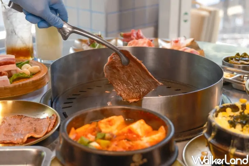 ​​​​​​​▲王品金咕韓式烤肉牛豬套餐，都附上六宮格肉肉拼盤 / WalkerLand窩客島 張人尹 拍攝