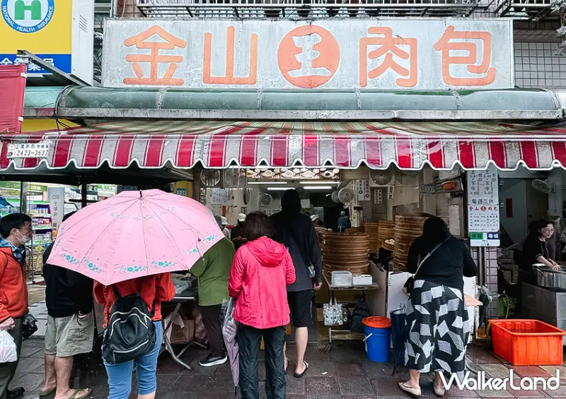 金山平價美食推薦！金山老街必吃 金山王肉包 30年老店，包子、饅頭8種口味任選。