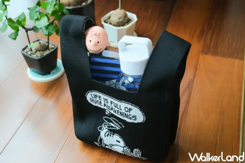 ▲Pinkoi SNOOPY史努比聯名系列，推薦必買史努比小巧針織手袋 / WalkerLand窩客島 張人尹 拍攝