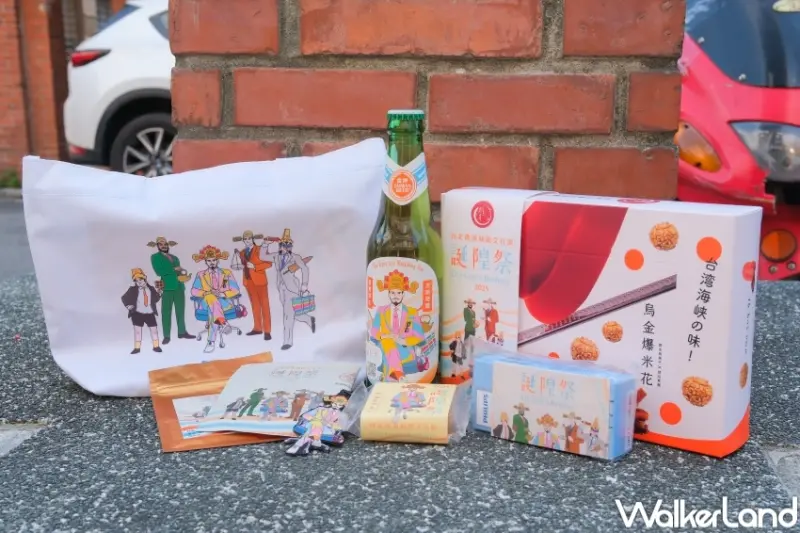 ▲2025台北霞海城隍文化節誕隍祭，聯手迪化街37間店家推出10款城隍爺周邊商品 / WalkerLand窩客島 張人尹 拍攝