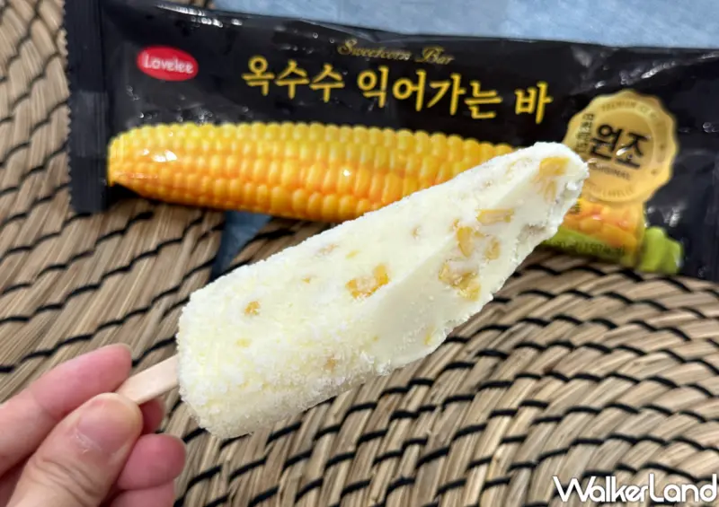 ▲全家限定「玉蜀黍牛奶冰棒」 吃得到玉米粒/ WalkerLand窩客島 鄭雅之 拍攝