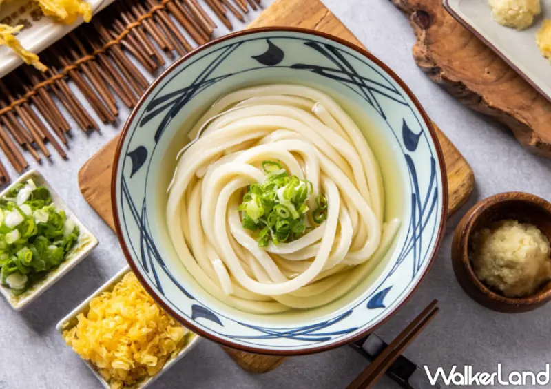 ▲12歲以下小朋友隨行，並出示一張114年任一科目滿分的100分考卷，可享有湯烏龍麵買一送一優惠 / 丸亀製麵 提供、WalkerLand窩客島整理