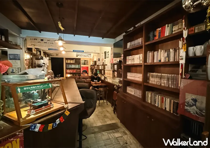 大安不限時咖啡廳！未央咖啡店 營業到凌晨、有插座，還有漫畫可以借來看。