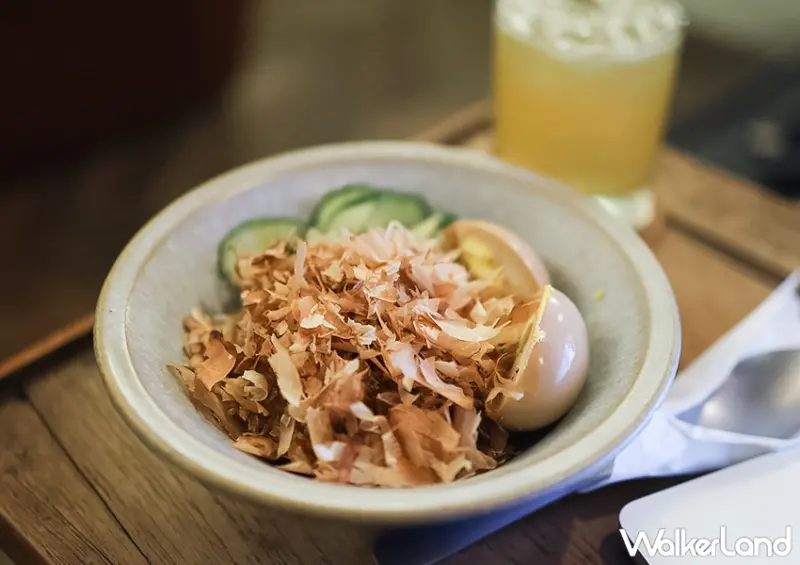 大安不限時咖啡廳！未央咖啡店 營業到凌晨、有插座，還有漫畫可以借來看。