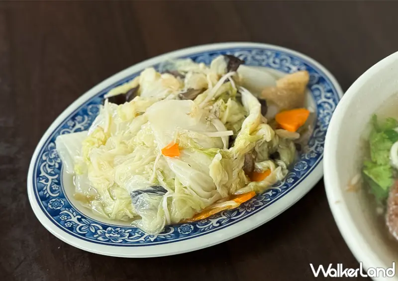 台北排骨酥麵推薦！台北車站美食 福珍排骨酥麵 40年老店必吃，排骨酥肉多汁大塊。