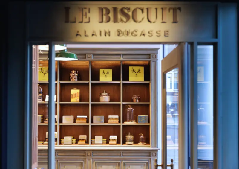 羽田機場必買伴手禮！巴黎餅乾專賣店 Le Biscuit Alain Ducasse 新開幕，限定霜淇淋必吃。