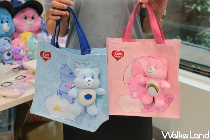 ▲7-11集點Care Bears彩虹熊周邊小物，必買推薦絨毛玩偶手提袋 / WalkerLand窩客島 張人尹 拍攝