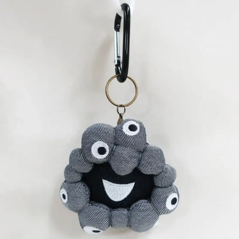 EDWIN聯名大阪關西世博會，推出丹寧絨毛玩偶及包包等周邊，會場限定發售。