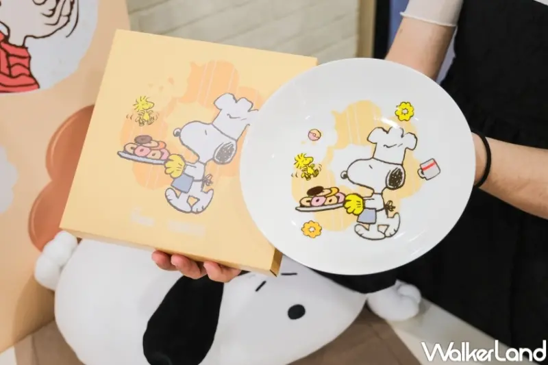 ▲Mister Donut史努比聯名，周邊小物加價購史努比陶瓷盤碟組 / WalkerLand窩客島 張人尹 拍攝