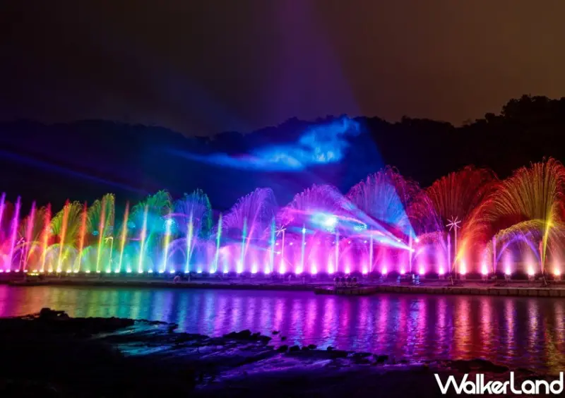 ▲2025碧潭水舞升級回歸！300秒煙火水舞秀點亮新店，市集 火舞一次滿足 / 新北觀旅局 提供、WalkerLand窩客島整理