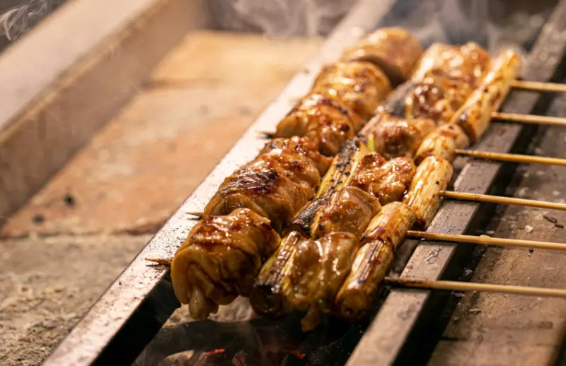 京都傳說中排隊3小時的炭燒親子丼復活了！丹波雞親子丼一吃就愛上。