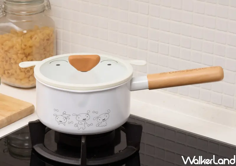 ▲擁有小白玻璃鍋蓋的「陶瓷不沾湯鍋」兼具設計感與實用性 / 康是美 提供、WalkerLand窩客島整理